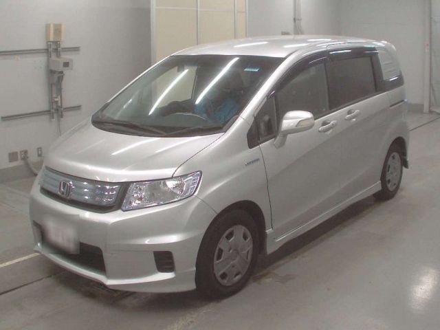 30549 Honda Freed spike GP3 2012 г. (CAA Tokyo)